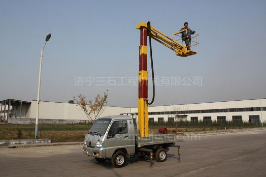 點擊查看詳細信息<br>標題：小型高空作業(yè)車 閱讀次數(shù)：2785