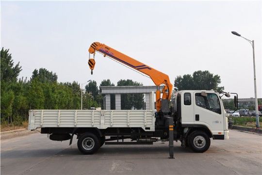 點(diǎn)擊查看詳細(xì)信息<br>標(biāo)題：5噸凱馬隨車吊3節(jié)臂 閱讀次數(shù)：2424